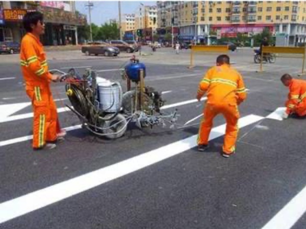 半夜道路划线施工噪音太大扰民怎么办 道路划线施工.jpg